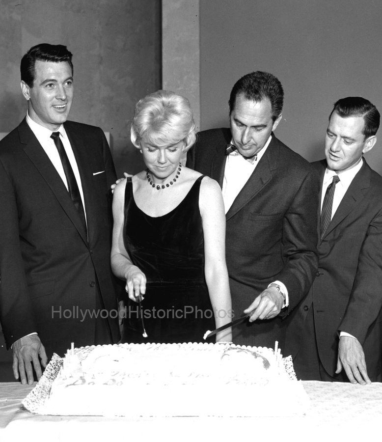 Rock Hudson 1959 With Doris Day and Tony Randall Pillow Talk WM.jpg